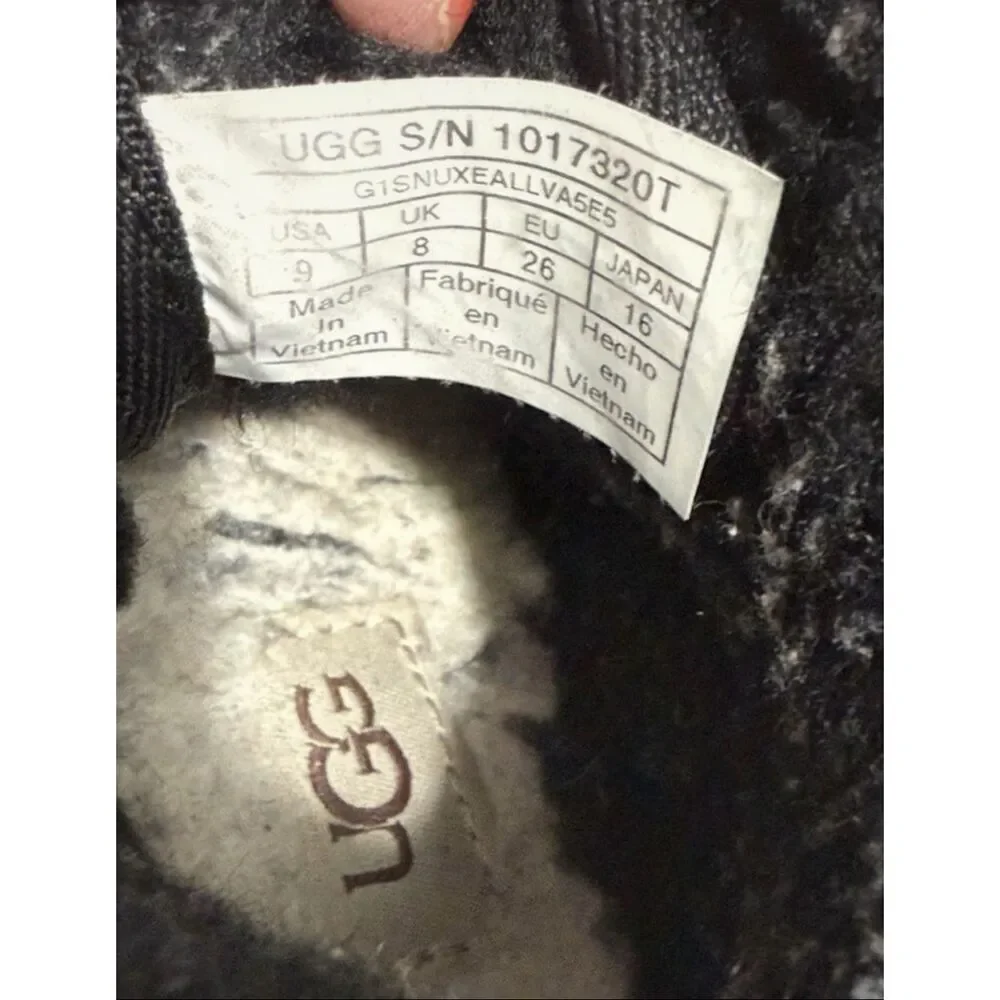 Ugg neumel II child’s size 9